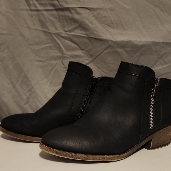 Women's Black Ankle Boots - Picture 1 of 5
